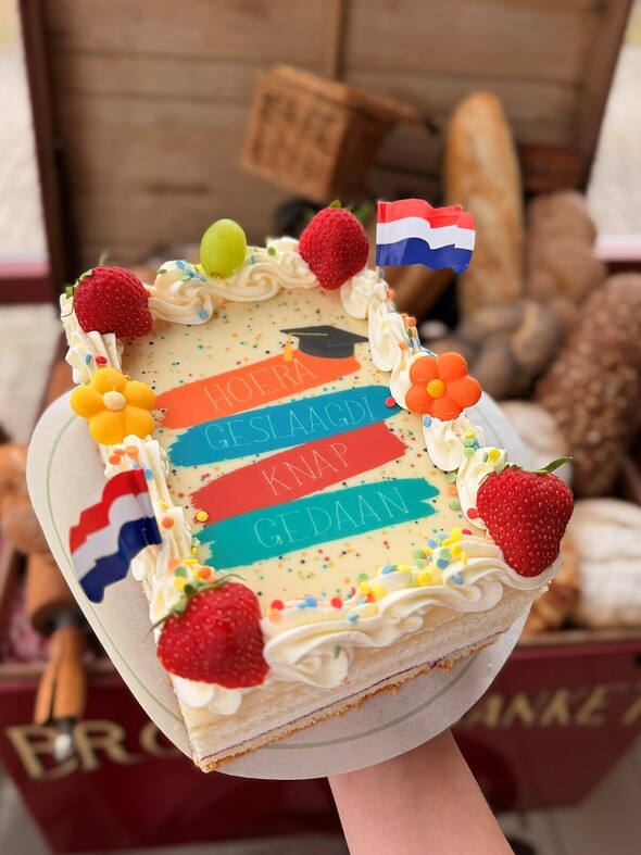 GESLAAGD TAART